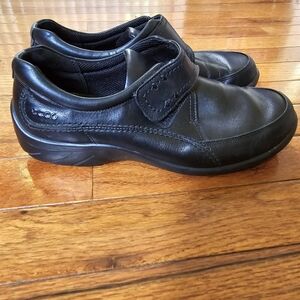 Ecco black leather shoes